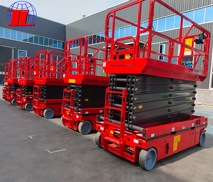 Self propelled lifting platform