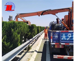 Highway hedge trimmer