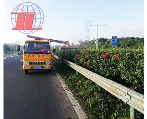 Vehicle mounted hedge trimmer